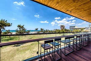 Terrace/patio - Jeju Marevo Beach Hotel (Jeju City)