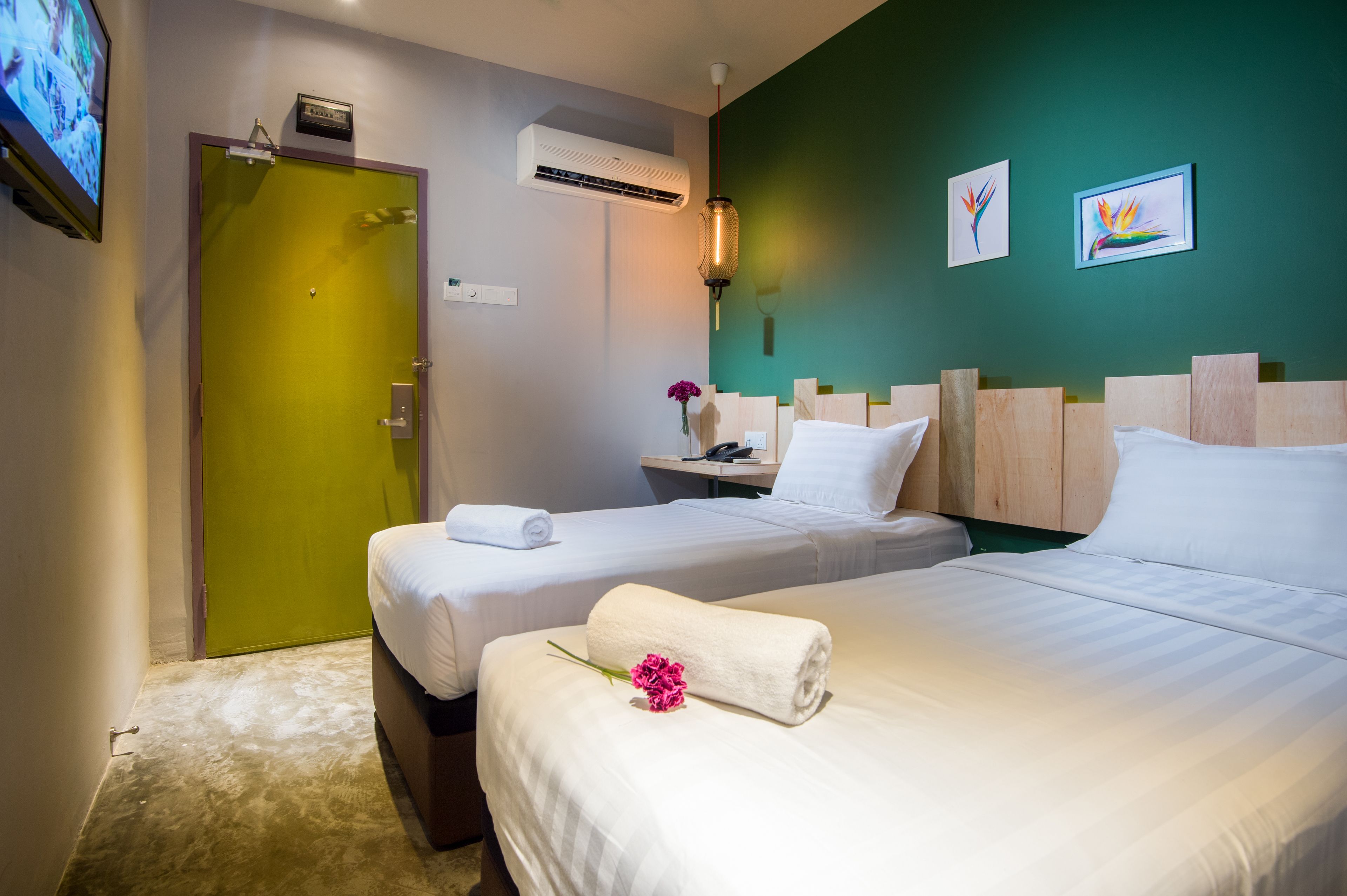 twin room, no windows | free wifi