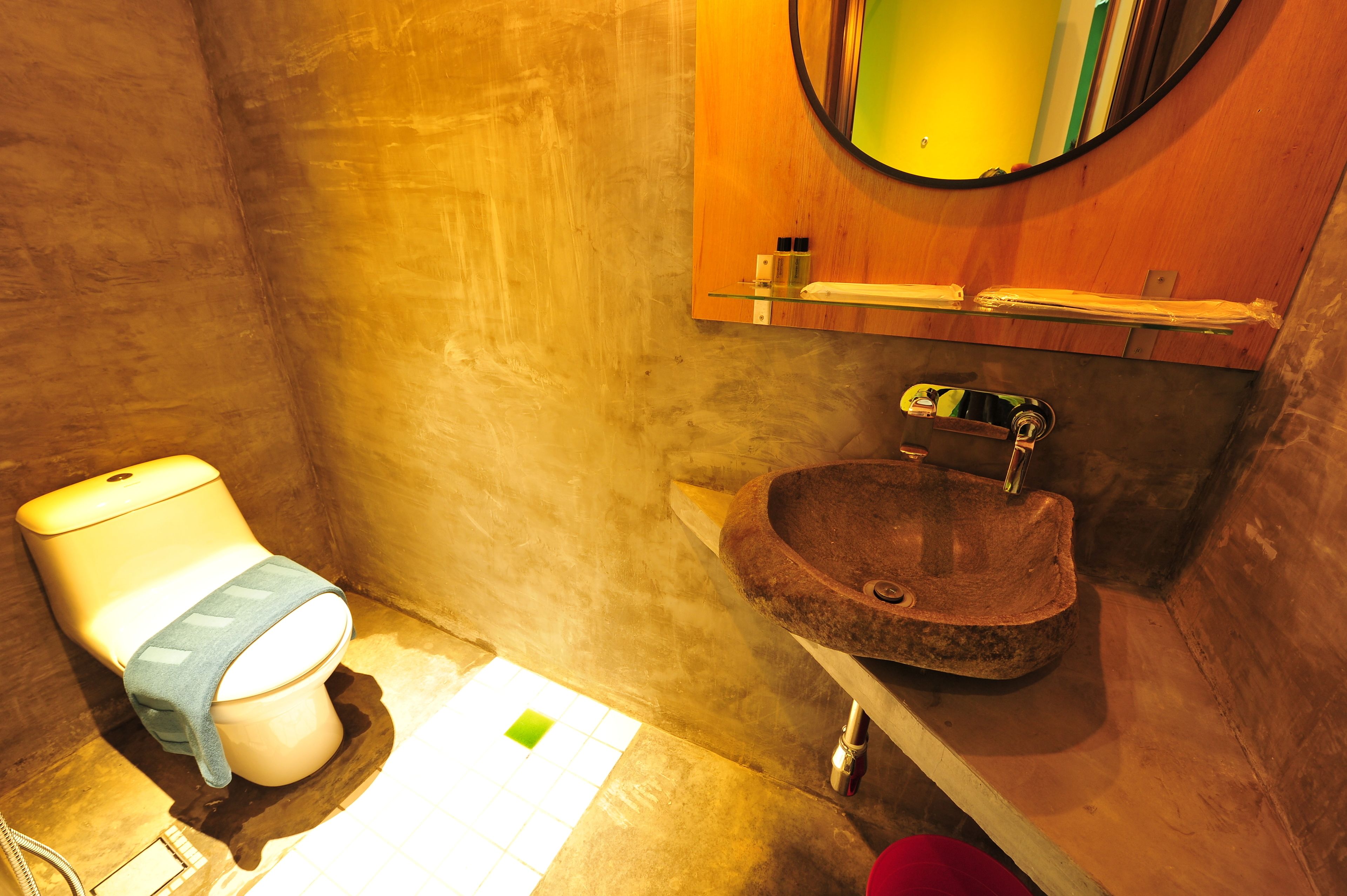 shower, free toiletries, hair dryer