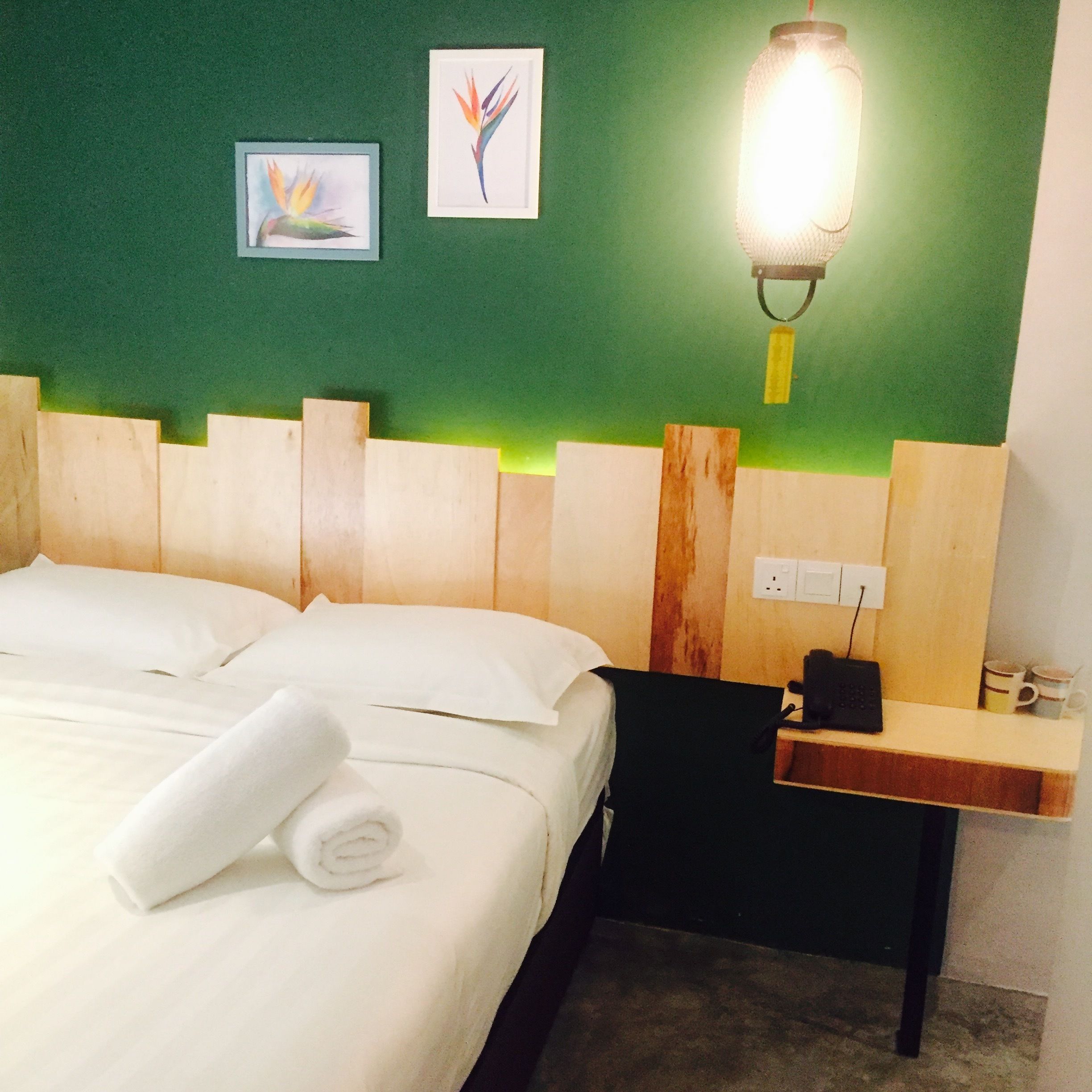 standard room, no windows | living room | tv