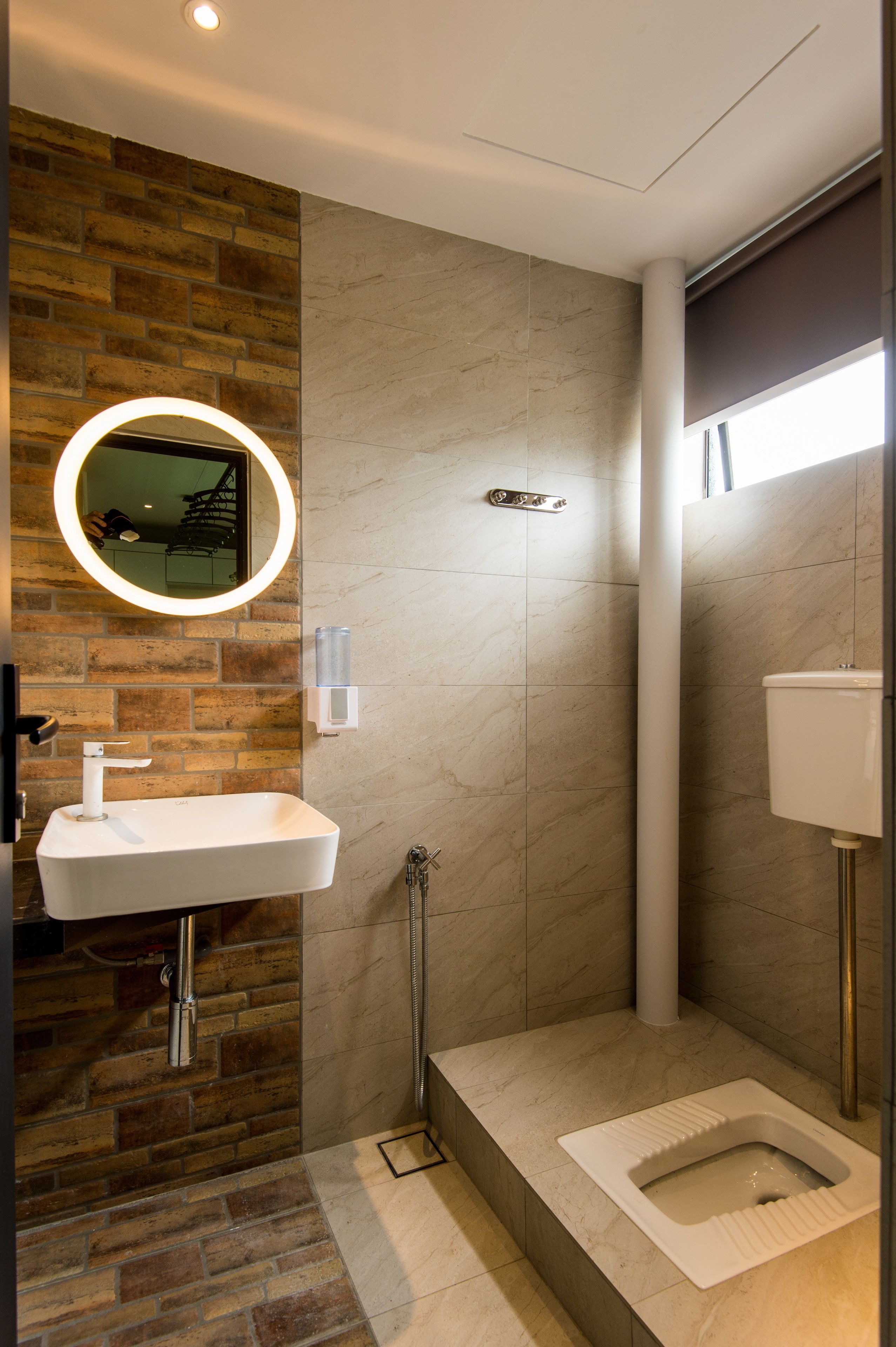 economy shared dormitory, mixed dorm | bathroom | shower, free toiletries, hair dryer