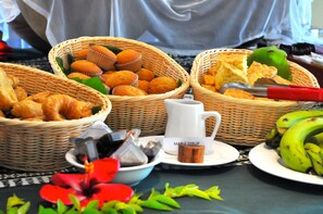 Breakfast buffet - Blue Lagoon Beach Resort (Nacula Island)
