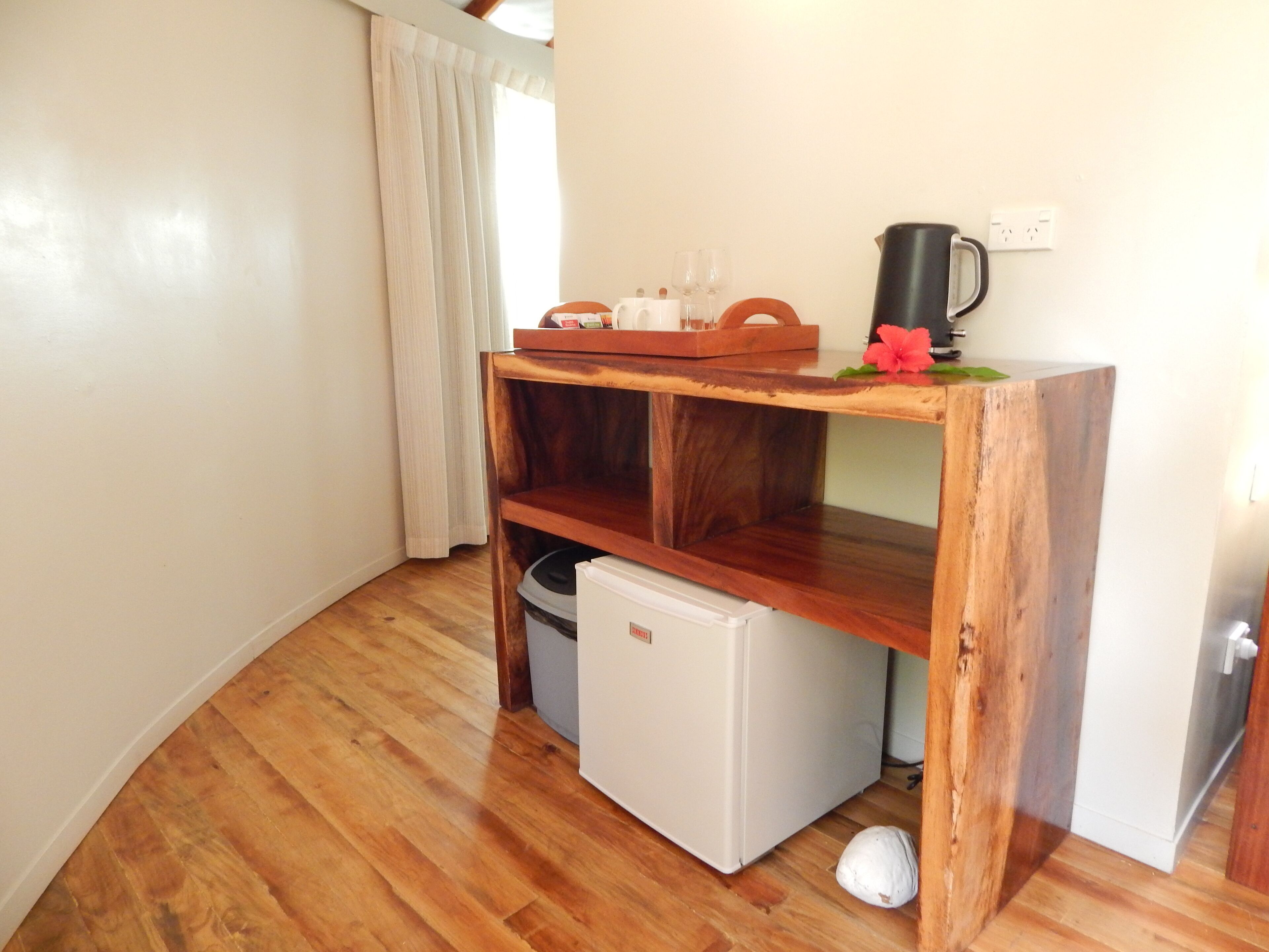 deluxe studio suite | in-room dining