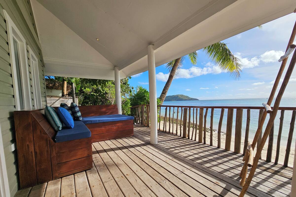 Rom – deluxe, ved strandkanten | Terrasse/patio