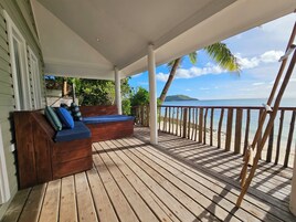 Deluxe Beachfront Villa | Terrace/patio