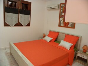 3 bedrooms, in-room safe, iron/ironing board, free WiFi