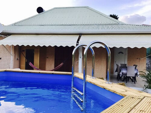 Villa with pool jacuzzi and sauna, secure 2 minutes from the beach.