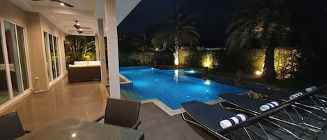 حمام سباحة