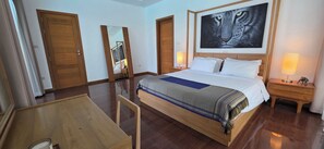 3 bedrooms, desk, iron/ironing board, WiFi