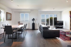 Smart TV, DVD player, books