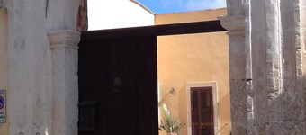 Nel Salento, casa vacanze “Corte Alipuna” 
CIN IT075041C200021831
