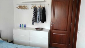 3 chambres, fer et planche à repasser, Wi-Fi, draps fournis