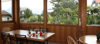 Soleado apartamento en una ubicación ideal para el lago Kaltern, pueblo histórico, vides