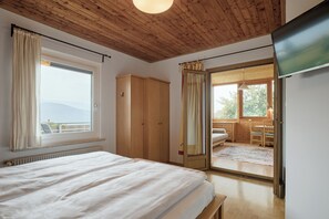 1 bedroom, iron/ironing board, travel cot, free WiFi