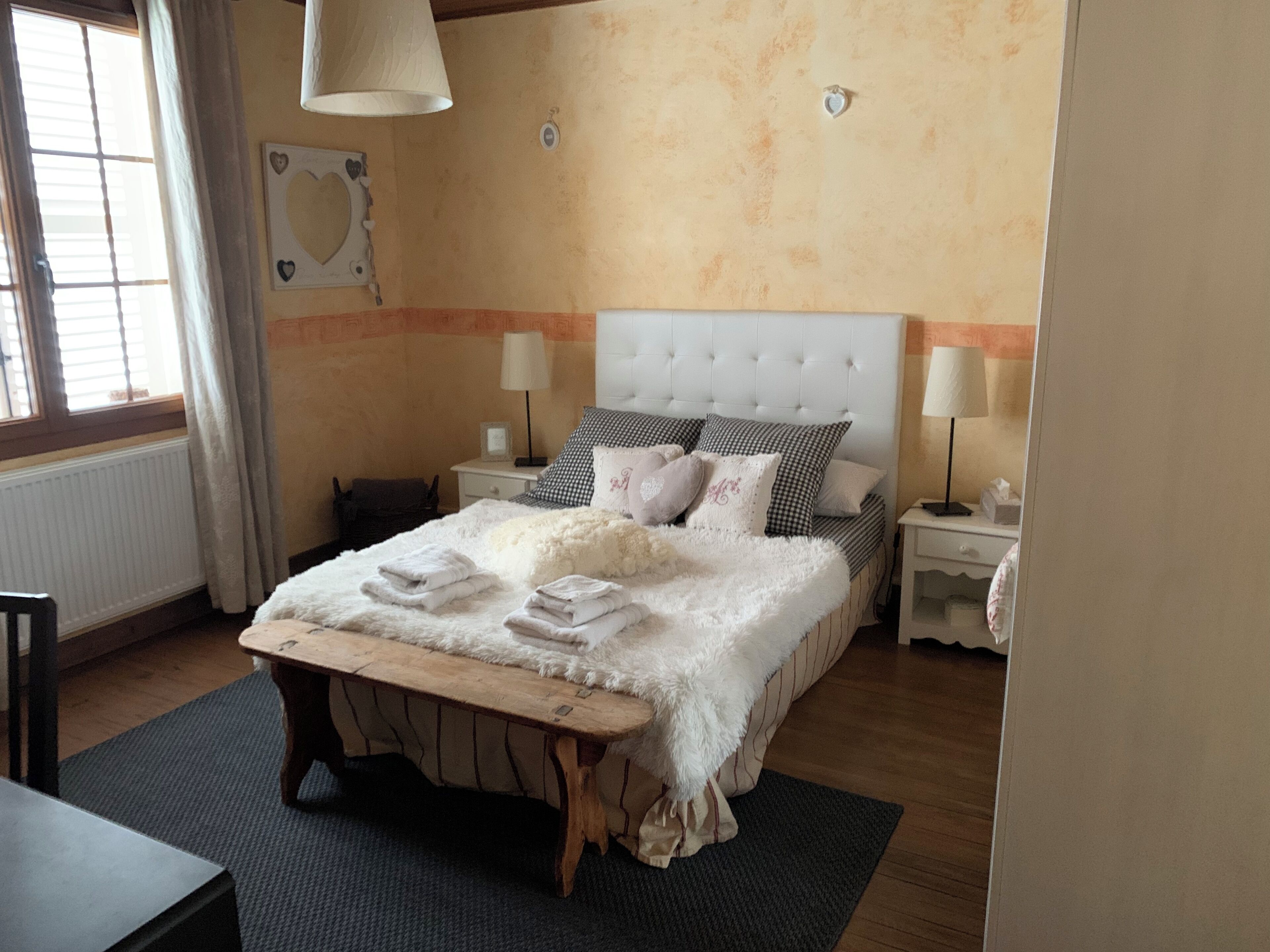 2 slaapkamers, een strijkplank/strijkijzer, gratis wifi, beddengoed