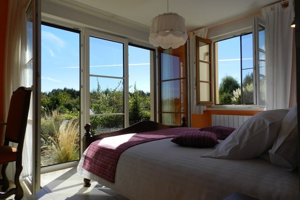 3 bedrooms, desk, soundproofing, iron/ironing board