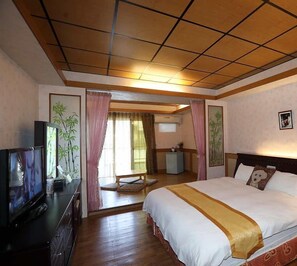 Superior Double Room, Balcony | Down duvets, blackout curtains, soundproofing, rollaway beds - First Place B&B - Hualien Railway Station (Hualien City)