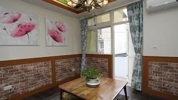 Quarto quádruplo superior, sacada | Edredons de pluma, cortinas blackout, quartos à prova de som