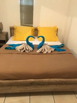 3 室のベッドルーム、アイロン / アイロン台、WiFi、ベッドシーツ