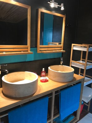 Towels - Large villa for 6 P (sainte suzanne)