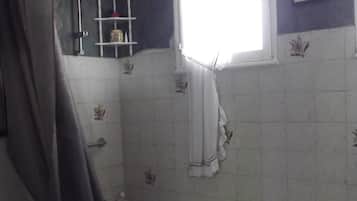 Baignoire, sĂšche-cheveux