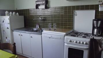 Réfrigérateur, micro-ondes, four, lave-vaisselle