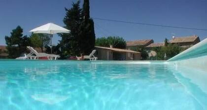 Provencal farmhouse with pool 