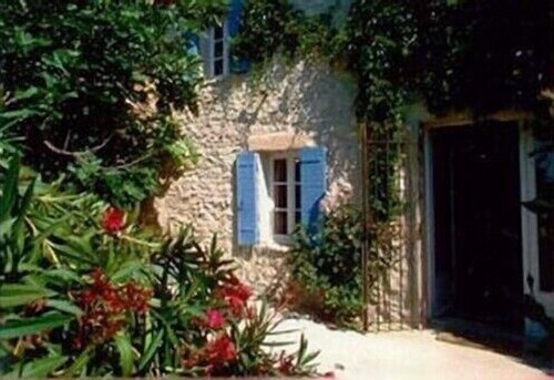 Provencal farmhouse with pool 