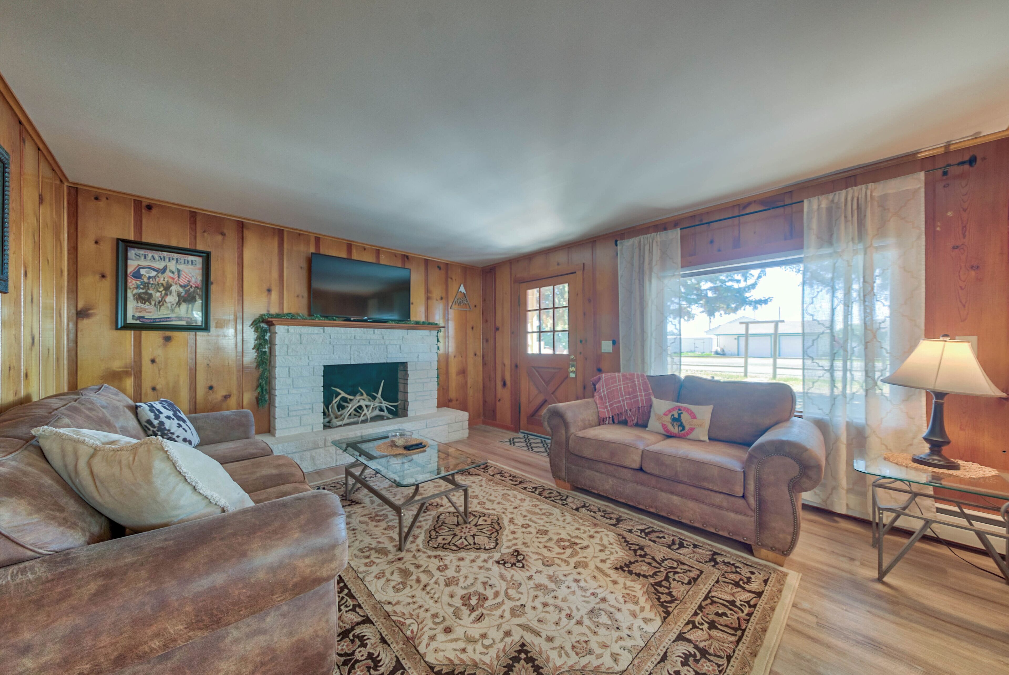 Smart-TV, DVD-Player, Bücher, Videothek