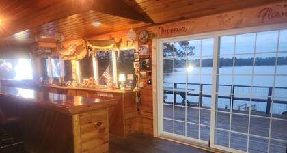 Big Chip Lodge. Superbe vue. Dock juste à la sortie du pont. Du temps de qualité pour les groupes.