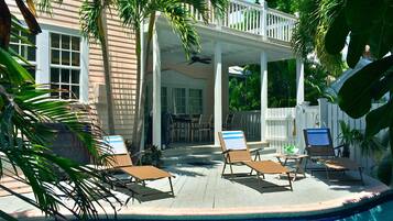 室外游泳池,恒温泳池