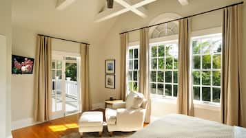 3 bedrooms, in-room safe, desk, blackout drapes