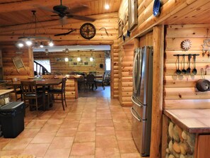 Lots of space - Unique PET FRIENDLY Property Sleeps 15-17 Next To River/close to town  (Ruidoso Downs)