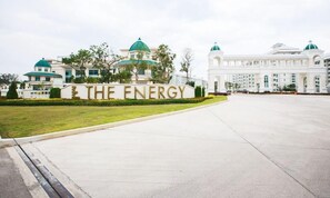 A large, white building with a sign reading "THE ENERGY" in front. - The Energy Condo By AP (Cha-am)