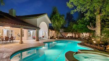 Piscine extérieure, piscine chauffée