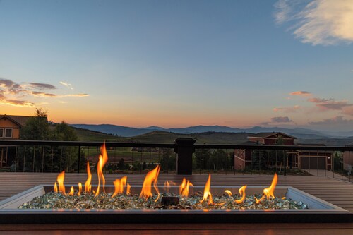 Granby Ranch 5-BR Ski-In Ski-Out, New Private Hot Tub, Game Room, ★★★★★ Views