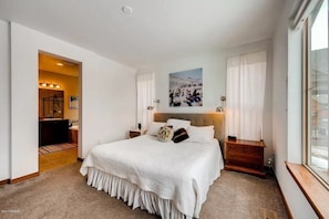 6 habitaciones, tabla de planchar con plancha y cuna de viaje 