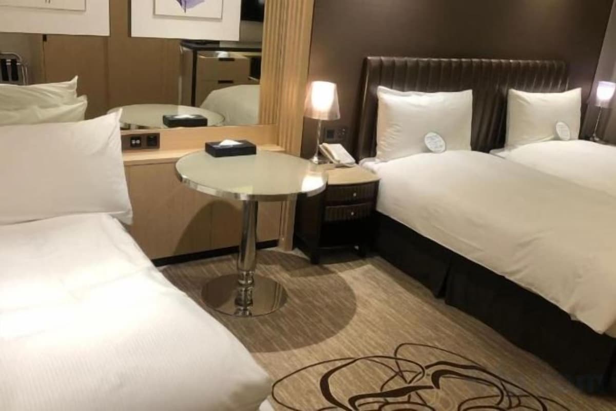 Premium bedding, down duvets, minibar, in-room safe