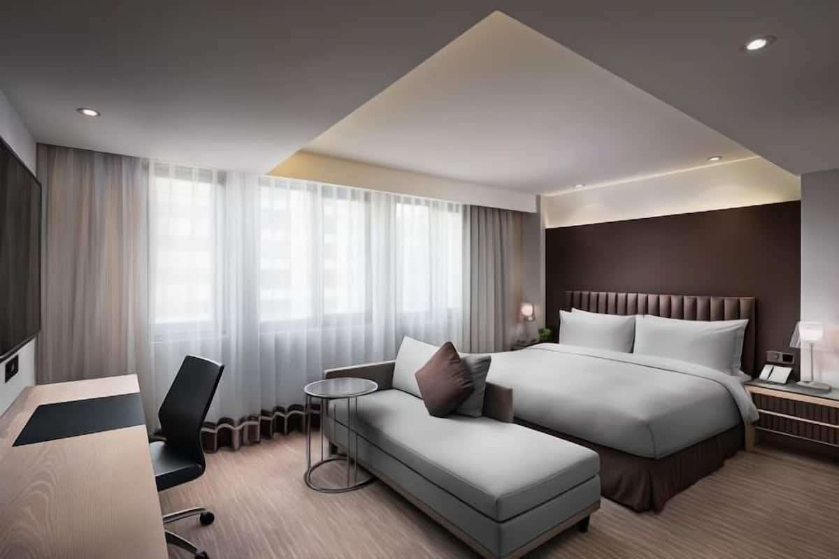 Premium bedding, down duvets, minibar, in-room safe
