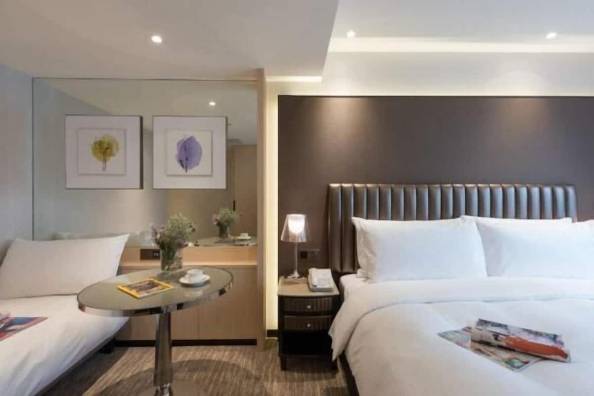 Premium bedding, down duvets, minibar, in-room safe