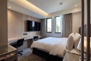 Basic Room | Premium bedding, down comforters, minibar, in-room safe