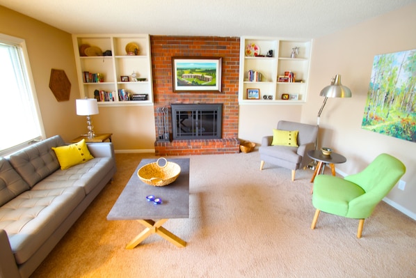 Smart TV, fireplace
