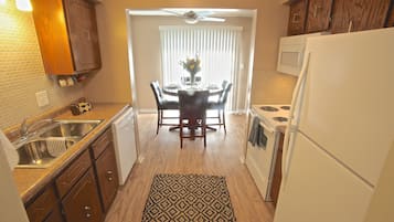 Microwave, dishwasher, coffee/tea maker, blender