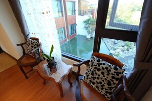 高级四人房 | 客房服务设施