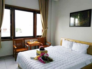 Standard-Doppelzimmer | Schreibtisch, schallisolierte Zimmer, kostenloses WLAN