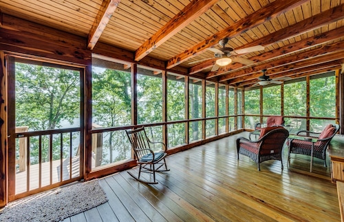 Gorgeous Lakefront Log Home w/ Pool & Boat Dock on 3 Fenced Acres! Dogs Welcomed