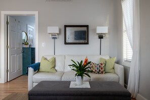 Smart TV - Quiet, Walkable Prospect Retreat near Boulder, Denver, RMNP and Skiing (Longmont)