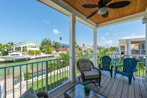 Terrace/patio - DISCOUNT AVAILABLE! 4 BR/3 BA Private Pool/Dock/Canal Front/Neighborhood Beach! (Marathon)