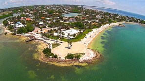 Sun loungers, beach towels - DISCOUNT AVAILABLE! 4 BR/3 BA Private Pool/Dock/Canal Front/Neighborhood Beach! (Marathon)