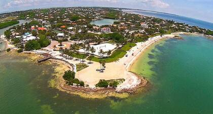 31 GRANDS AVIS! SUR L'EAU, LE QUAI, LA PISCINE PRIVĂE CHAUFFĂE, LES VĂLOS, LA PLAGE!